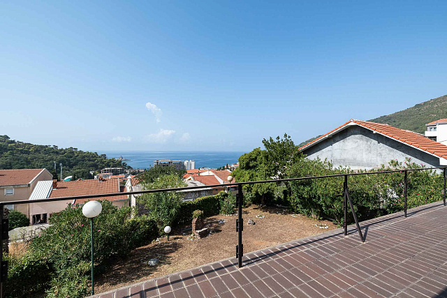 For sale house in Petrovac with a sea view — photo 43